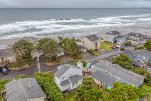 Lincoln County beach house in Lincoln City, Oregon, 1279 sq ft property on 0.15 acres, 1523 SW Dunne Ave, with scenic coastal views